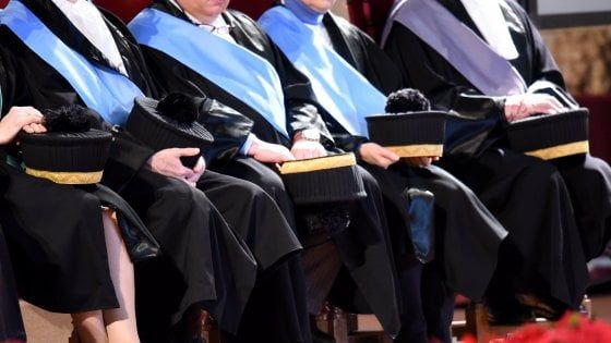 E il prof disse: "Uno a uno e palla al centro". Così si spartivano le cattedre universitarie
