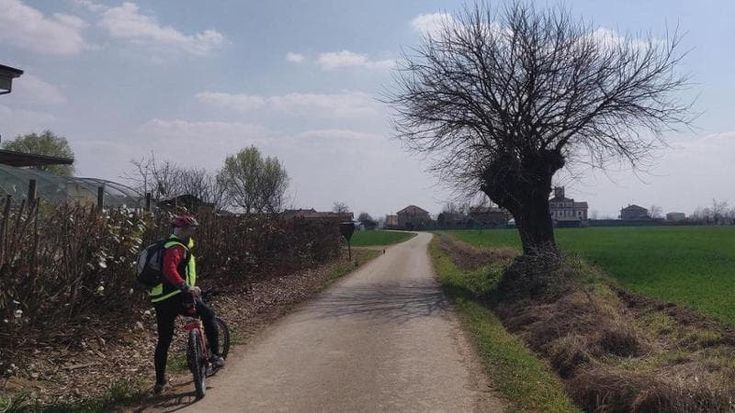 Tenta di violentare una settantenne sulla pista ciclabile