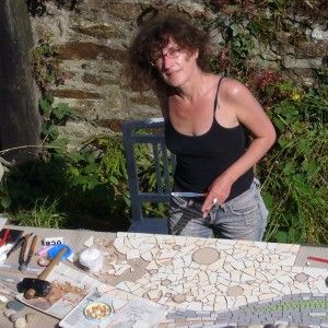 Colori e parole: la second life di Ketty Agnesani tra mosaici e calligrafia. "Le mie passioni"
