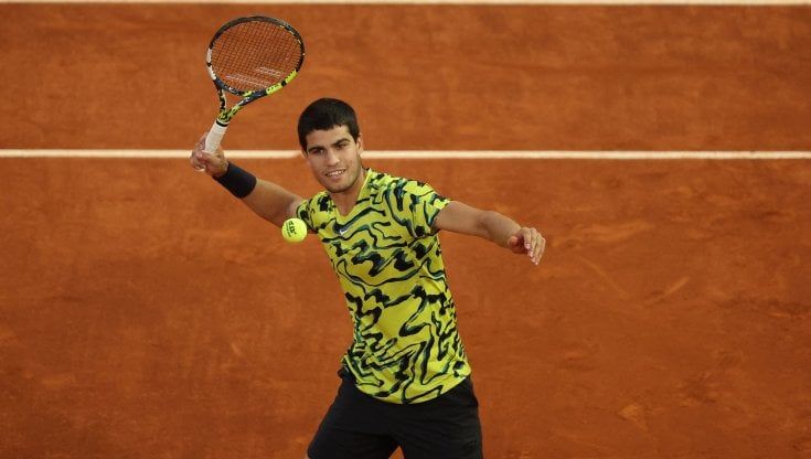 Alcaraz fatica ma alla fine piega Struff: dopo Barcellona si conferma anche a Madrid