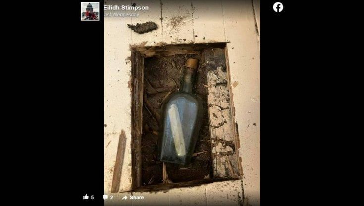 Scozia, idraulico trova il messaggio in bottiglia considerato più antico del mondo: ha 135 anni