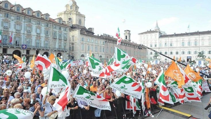 Pd, in Piemonte crollano le tessere: "Colpa dell'iscrizione online"