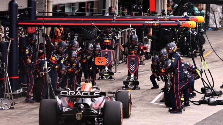 Doppio pit stop obbligatorio, proposta bocciata: i team di F1 sono contrari