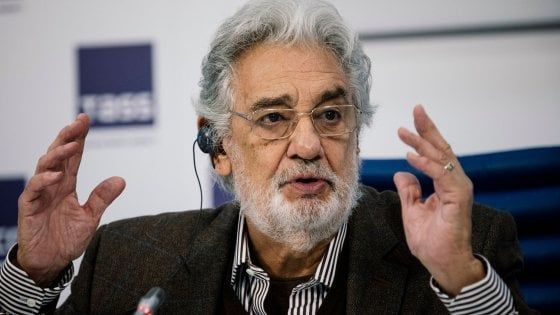 Molestie sessuali, Placido Domingo chiede scusa