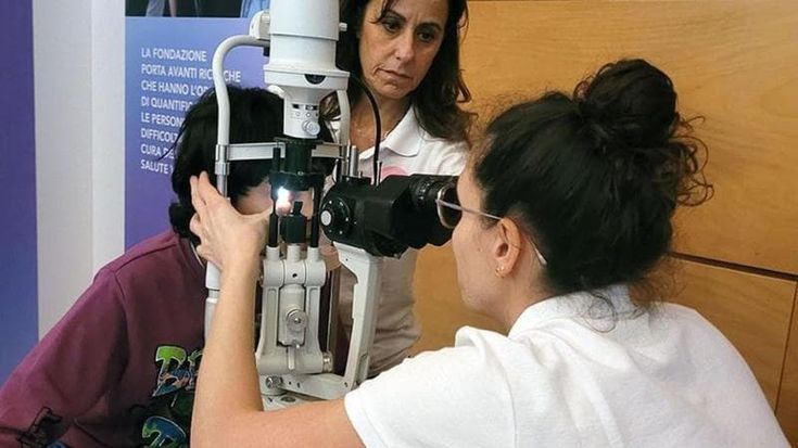 Visite oculistiche e occhiali gratuiti, un percorso di cura e inclusione nelle periferie romane