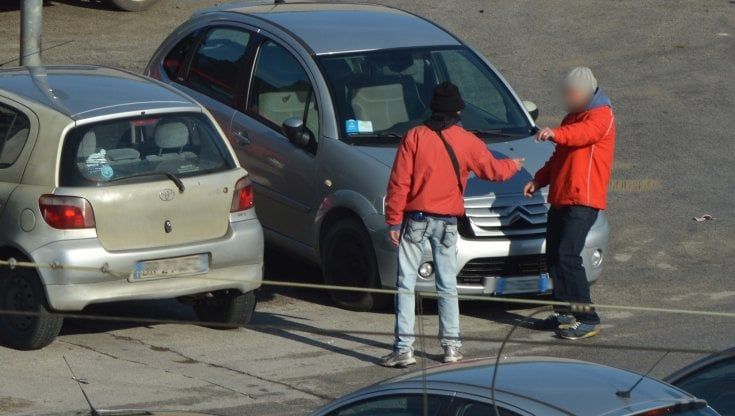 Napoli, parcheggiatori abusivi: in 14 col reddito di cittadinanza