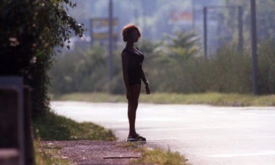 Tratta di esseri umani e sfruttamento della prostituzione: arrestata a Parma una "madame" 