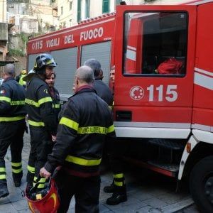Brescia, esplode la bombola di insetticida: ferito vigile del fuoco