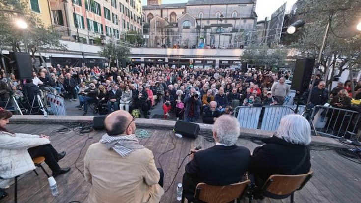Referendum, affollata chiusura della campagna del No ai Luzzati: politici, magistrati, sindacalisti sul palco