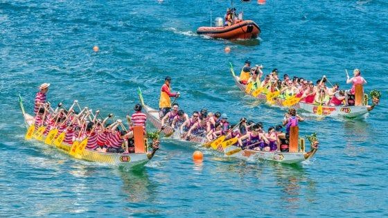  A Hong Kong per la festa dei dragoni sull'acqua