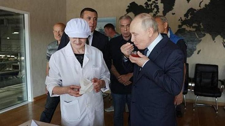Putin visita le isole Curili contese con il Giappone da oltre 80 anni. Tokyo convoca l’ambasciatore