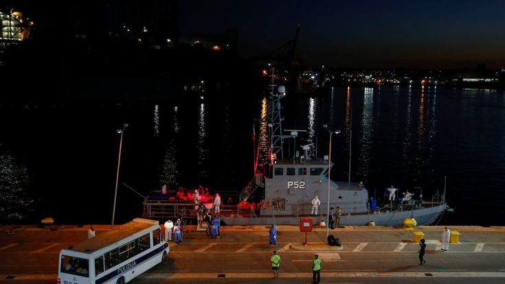 Ecco come Italia e Malta ignorano gli sos dei migranti e li lasciano in mani libiche