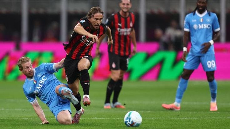 Napoli-Milan, fuori i secondi: Conte con i Fab Four, Allegri recupera Leao