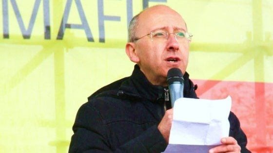 Potenza, don Cozzi: "Mi autodenuncio.Pronto ad accogliere" 