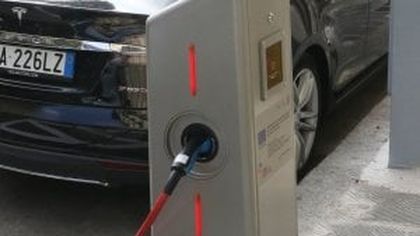 Un terzo degli italiani punta a un veicolo ibrido o elettrico