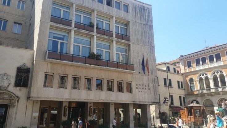 Venezia, giovane turista muore cadendo dal quinto piano di un hotel