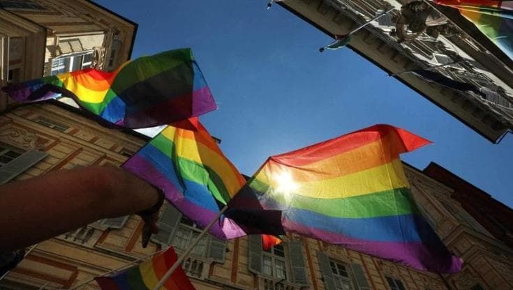 Oltre 500 firme a difesa della consulente Lgbt in Comune: “Solo un errore di comunicazione”