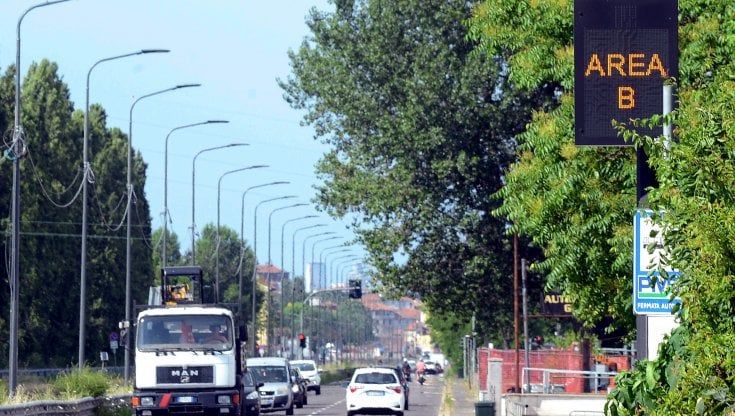Area B, attivate tutte le 188 telecamere della Ztl più grande d'Italia che ferma i vecchi diesel 