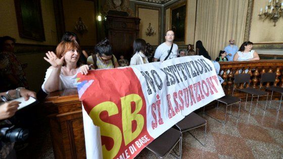 "Siete peggio dei padroni": rissa tra sindacati di base a Bologna
