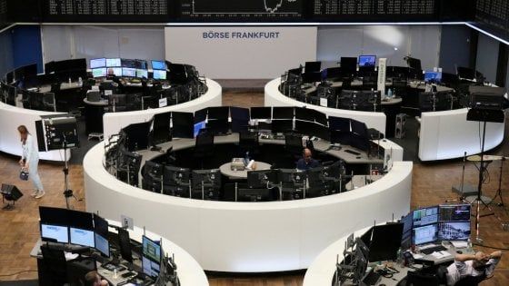 Le Borse di oggi, 2 settembre. Rialzi dopo i record di Wall Street, rimbalzo del dollaro e l'euro si allontana da 1,2