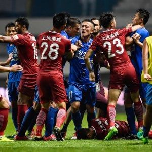 Cina, stangata per Oscar: provoca maxi-rissa, squalificato 8 giornate