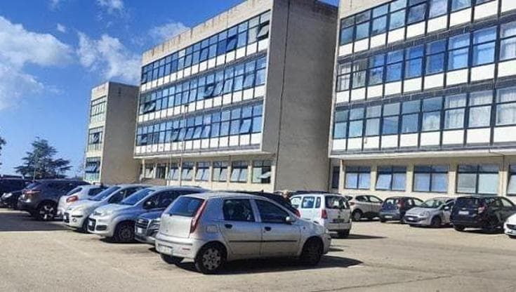 Lecce, un furto d’auto al giorno nell’ospedale Fazzi: “Il parcheggio dipendenti è riserva di caccia”