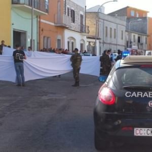 Studente ucciso alla fermata del pullman nel Nuorese: "Difese fidanzata da bulli"