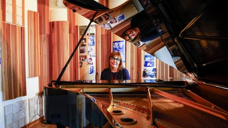 A casa di Rita Marcotulli: “La mia casa jazz attorno al pianoforte e al silenzio della natura”