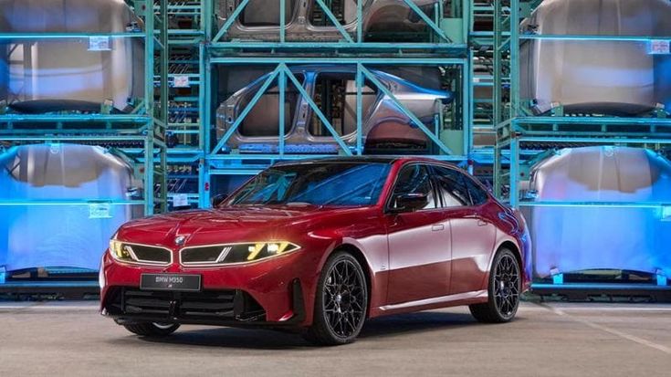 La nuova Bmw Serie 3 si presenta: look da i3 e motori solo ibridi a benzina fino a 443 Cv di potenza