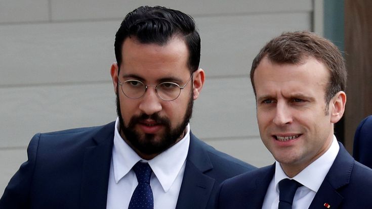 Benalla e gli sms che imbarazzano l'Eliseo