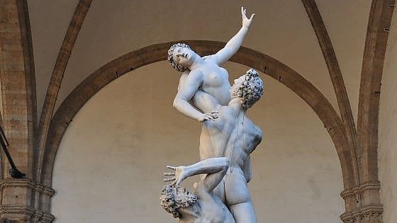 Inquinamento e turisti mettono a rischio il Ratto delle Sabine. Schmidt rilancia: "Va trasferito agli Uffizi"
