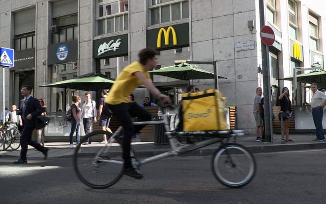 Consegne a domicilio, online e il primo fast food museo. Federico: "Così cambia Big Mac"