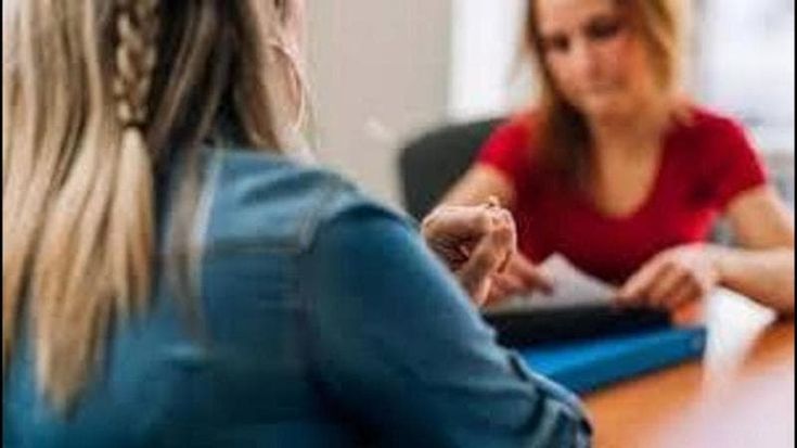 Scuola, Valditara lancia lo psicologo per gli studenti: cinque incontri su richiesta dei genitori