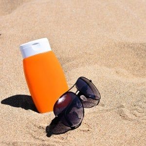 Sole: consigli pratici per proteggersi dal melanoma