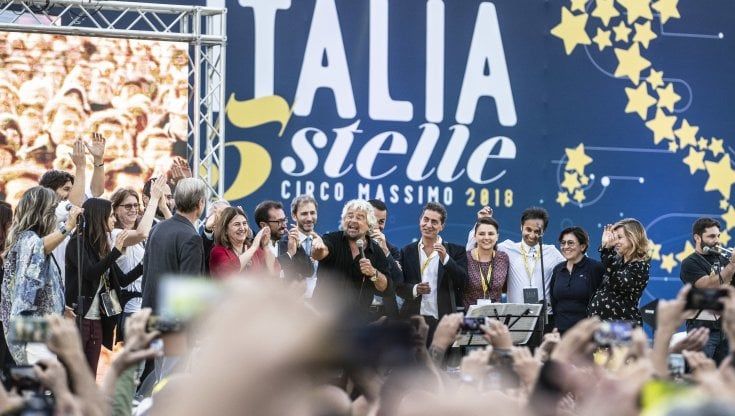 Dall'uno vale uno al governo appeso a Ciampolillo. Il fallimento del modello M5S