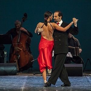 Tango in piazza Carignano in attesa del festival che si apre gioved&igrave;