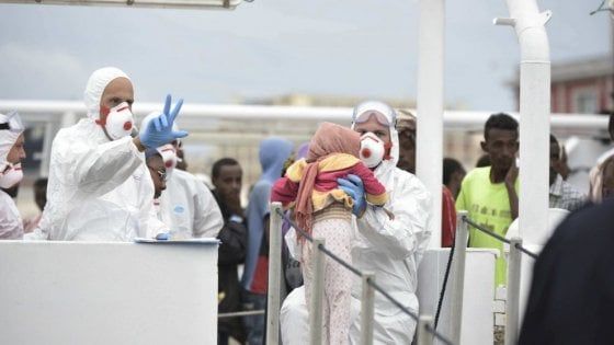 Migranti, atteso a Salerno nuovo sbarco: a bordo della nave 400 persone