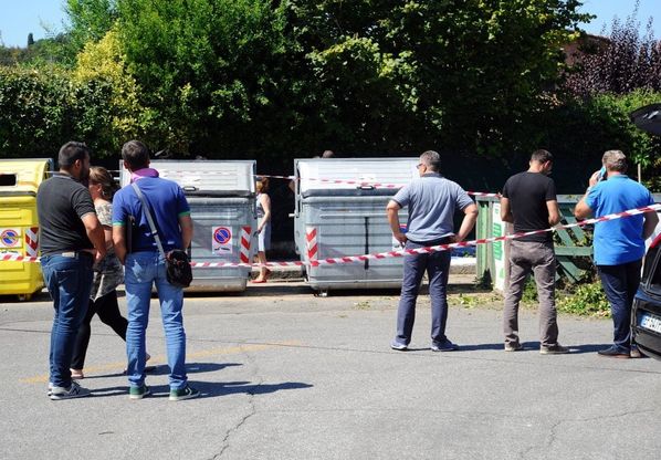 Brescia, cadavere ritrovato in un cassonetto