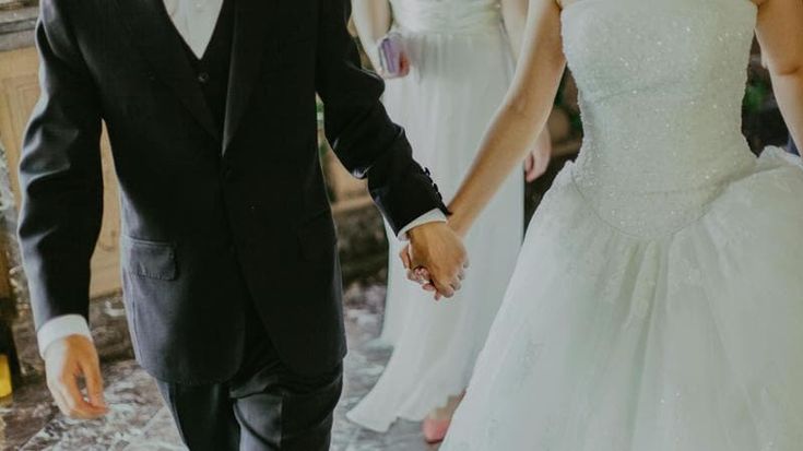 Soldi a casa del pusher: “Sono regali di matrimonio”. Gli invitati confermano e finiscono a processo