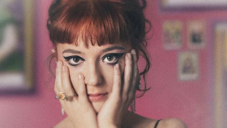 Maria Antonietta, ritratti di “invisibili” con leggerezza pop