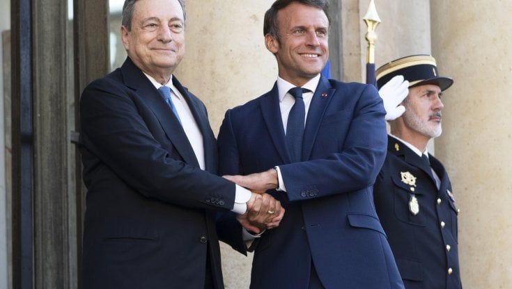 Vertice Draghi-Macron, patto sul nuovo Recovery. Parigi: Italia a rischio senza il premier