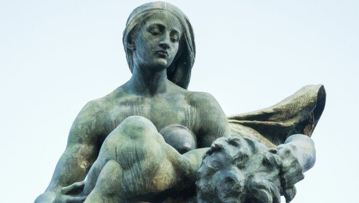 Solo madonne e dee: a Torino le statue dimenticano le donne