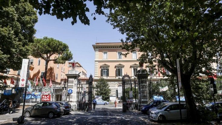 Cluster Covid, al Policlinico Umberto I tra psicosi e sospetti. "Infetti anche due medici"