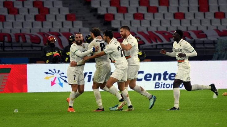 Serie B, il Venezia vince a Bari e aggancia il Parma in vetta
