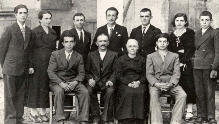"Dopo un racconto ne viene un altro": ai Portici del Grano la mostra dedicata ai Fratelli Cervi