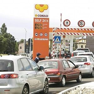 Benzina sotto 1,6 euro: &egrave; la prima volta da 3 anni