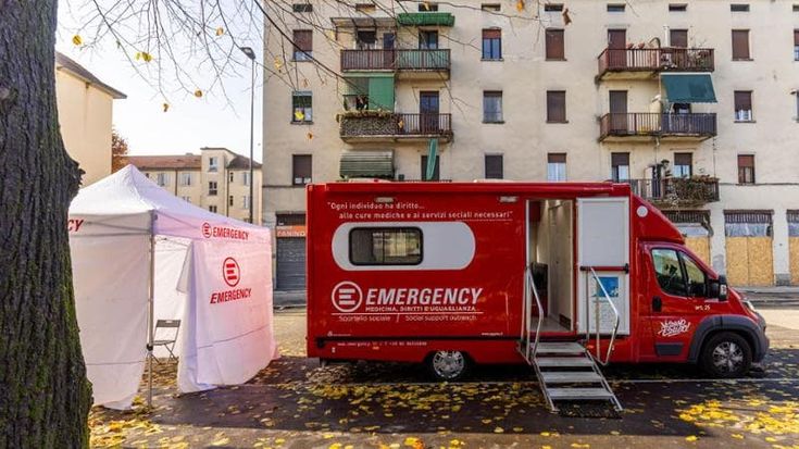 Emergency: “Il diritto alle cure è negato a molti in Italia, per burocrazia e assenza di servizi”