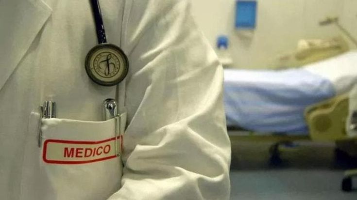 Stuprata a 16 anni sul lettino dal dentista, via al processo per violenza sessuale