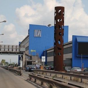 Ilva, ok di ArcelorMittal alle nuove richieste dei commissari. Di Maio avvia la procedura per annullare la gara
