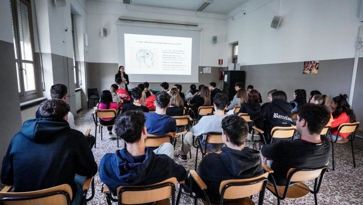 Scuola, di nuovo in classe venerdì 15 settembre 2023. Fine lezioni giovedì 6 giugno 2024